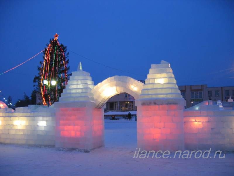 Ледяная крепость в Северобайкальске. Фото: Егоровой Марины