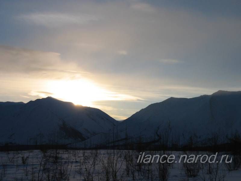 Солнце встает из-за гор. Фото: Егоровой Марины